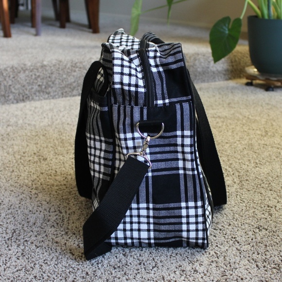 Away for the Weekender Travel Bag - Picture 7 of 12